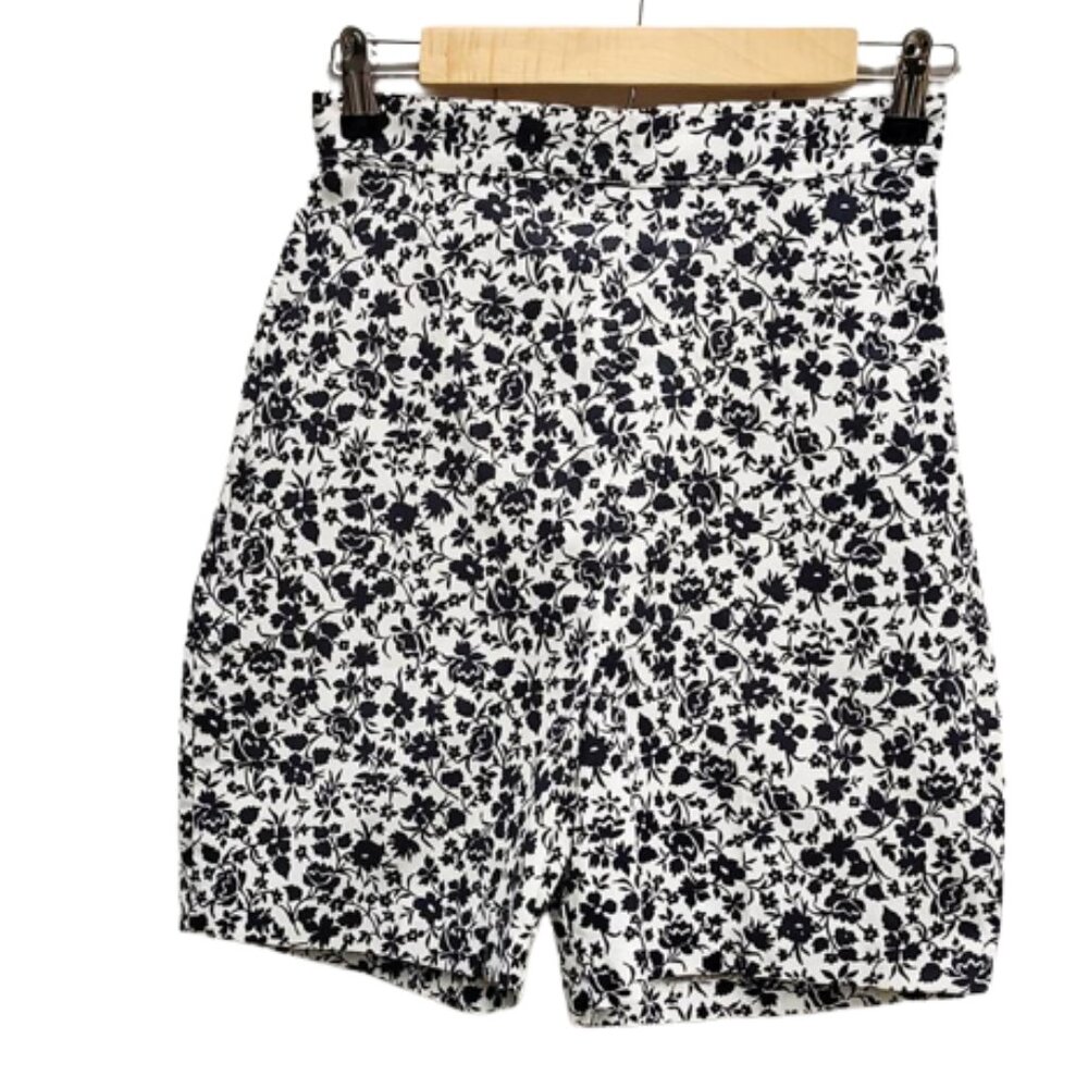 1960s True Vintage White Cotton High Waisted Shorts With Black Flowers Small